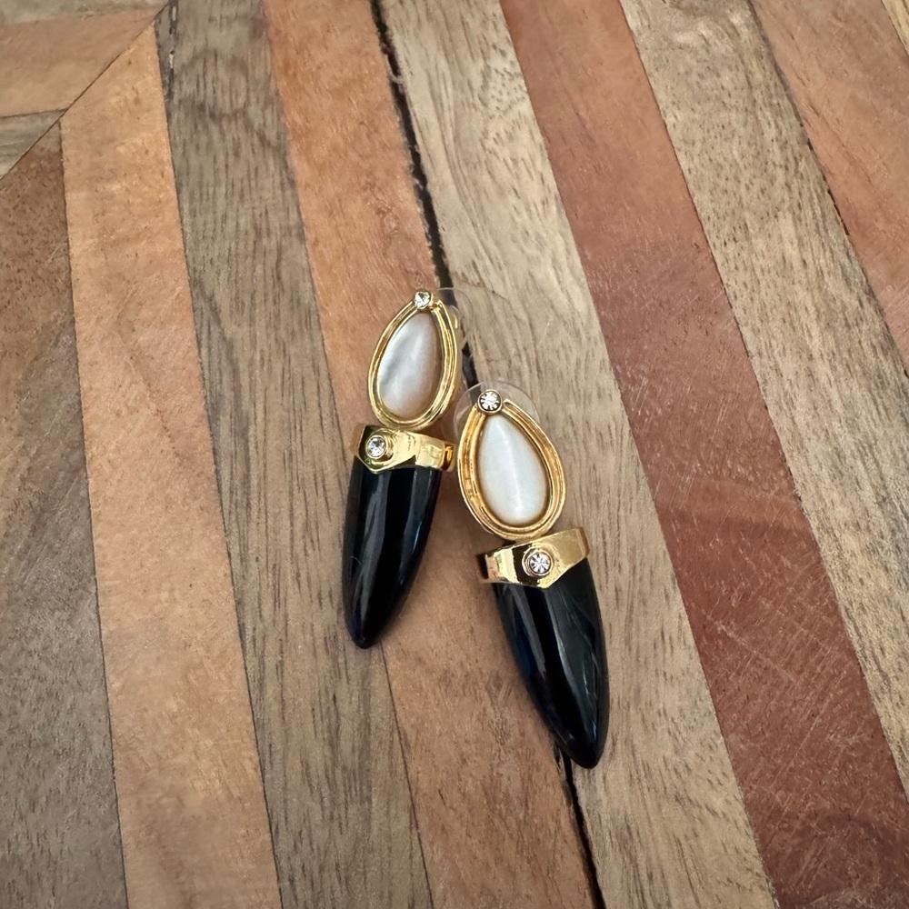 Vintage - Elegant Goldtone Cream Pearl and Crystal Earrings Signed Butler